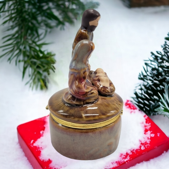 Nativity Ceramic Hinged Holiday Trinket Box - Picture 3 of 8